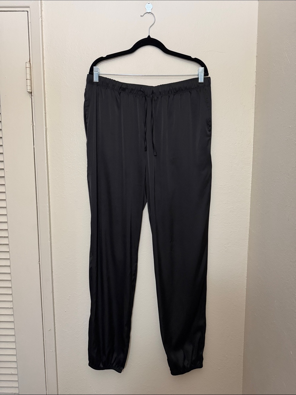 House of Harlow 1960 Chic Black Satin Lounge Pants With Side Seam Pockets Size L
